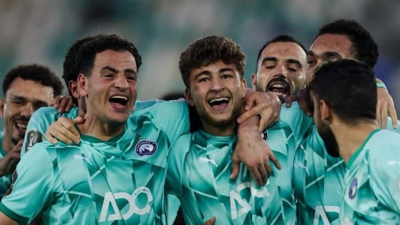 صدام الدوري المصري.. موعد مباراة بيراميدز وسيراميكا كليوباترا والقنوات الناقلة للقاء الحاسم